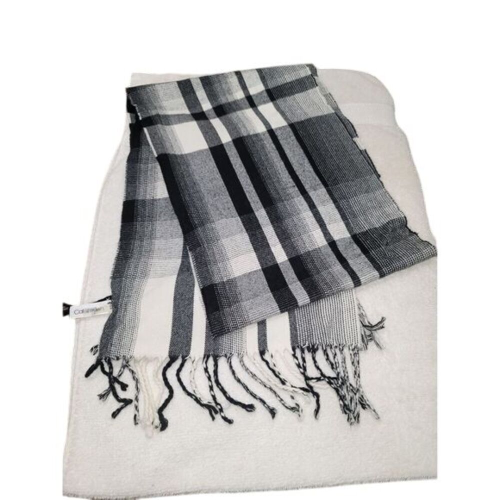 Calvin Klein Ombre Plaid Blk/Wht Fringe Unisex Winter Cold Weather‎ Accessory